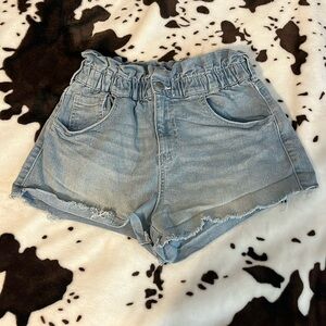No boundaries Ruffled waist Jean shorts